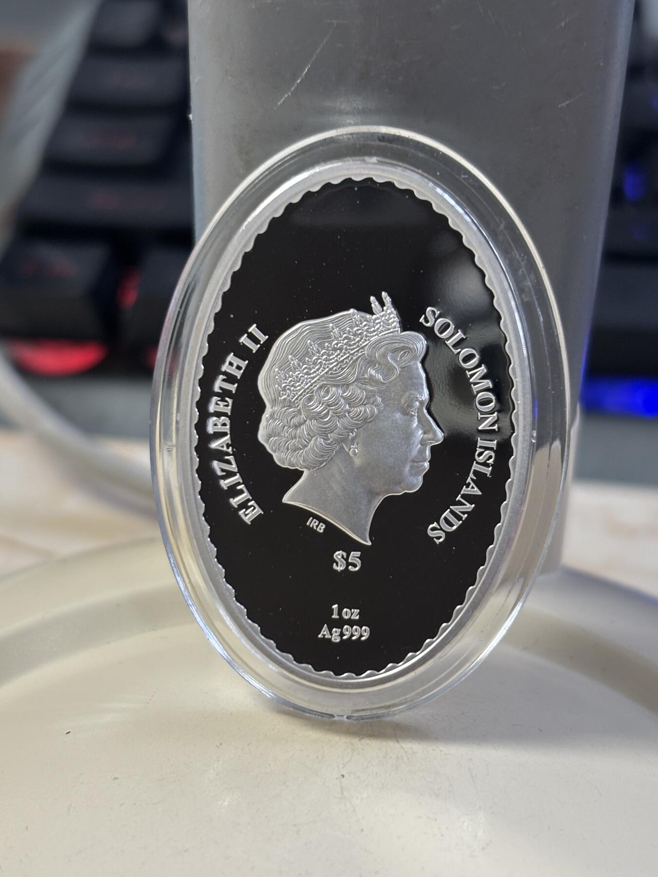 第184期拍卖 所罗门2020年俄罗斯套娃圣诞老人椭圆彩色1盎司纪念银币,999银，发行量5000枚