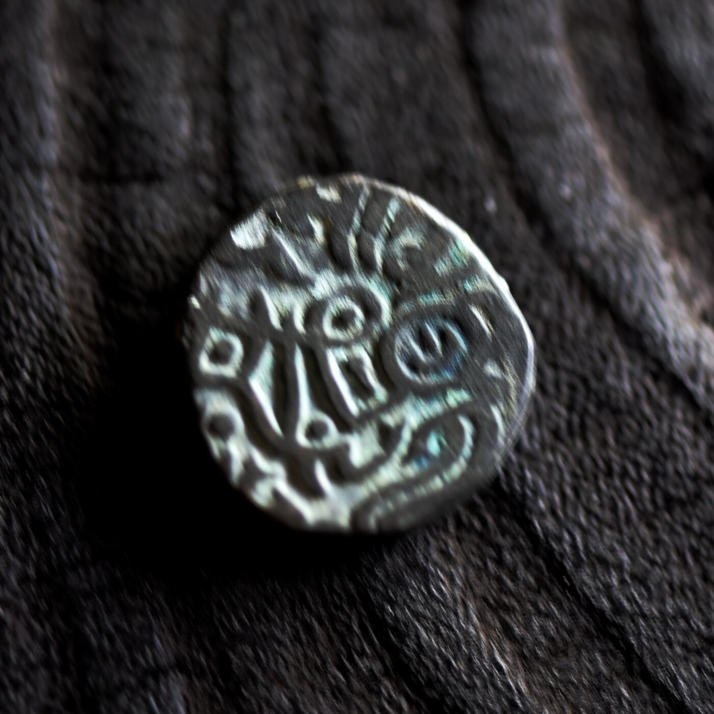 【良泉】【2025年最后一场】12月18日晚19.30点开拍！188组【直播场】西方古代钱币、丝路杂项、印章！ 公元1169-1177年【乔汉王朝】拉贾·索姆斯瓦拉·提婆，吉塔尔，3.4克