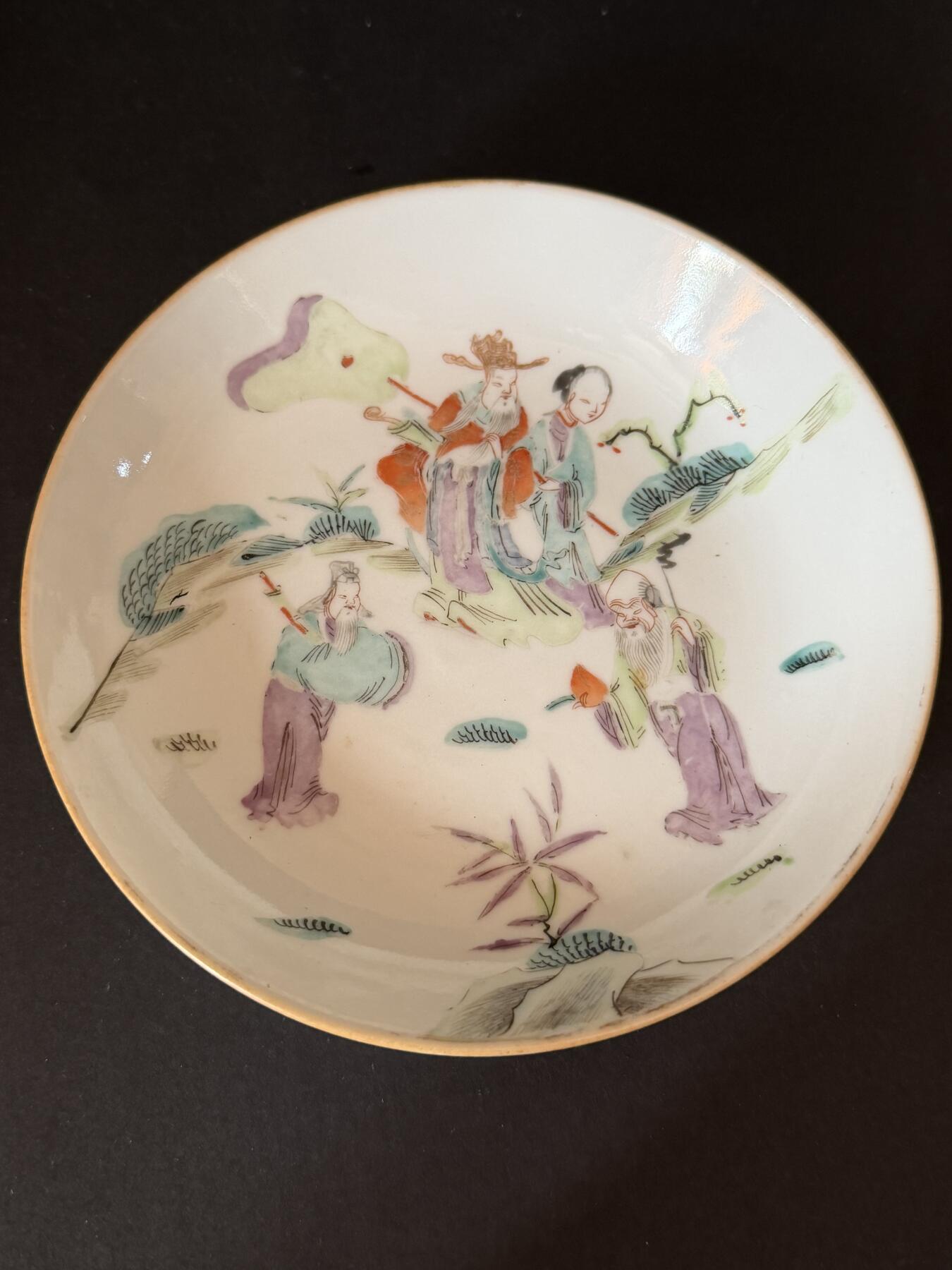 海外回流精品拍卖 法国回流晚清粉彩人物盘 尺寸：口径约13.5cm 盘面人物手绘，底部有款。无磕碰无冲线，品相好。