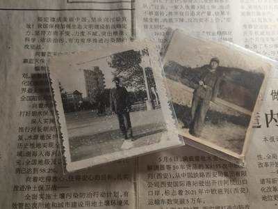 【玉仁】年底最后一拍.徽章书籍钱币场（全场0起.精品多多） - 两位身穿对越六五式前辈照片