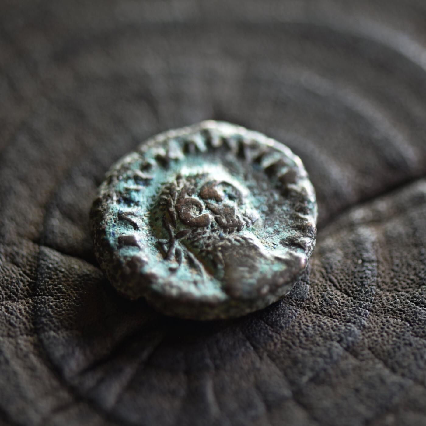 【良泉】【2025年最后一场】12月18日晚19.30点开拍！188组【直播场】西方古代钱币、丝路杂项、印章！ 【藏家出品A】7.51克，公元287-288年【古罗马】【埃及行省】【戴克里先】亚历山大港造币厂打制，公正女神，四德拉克马