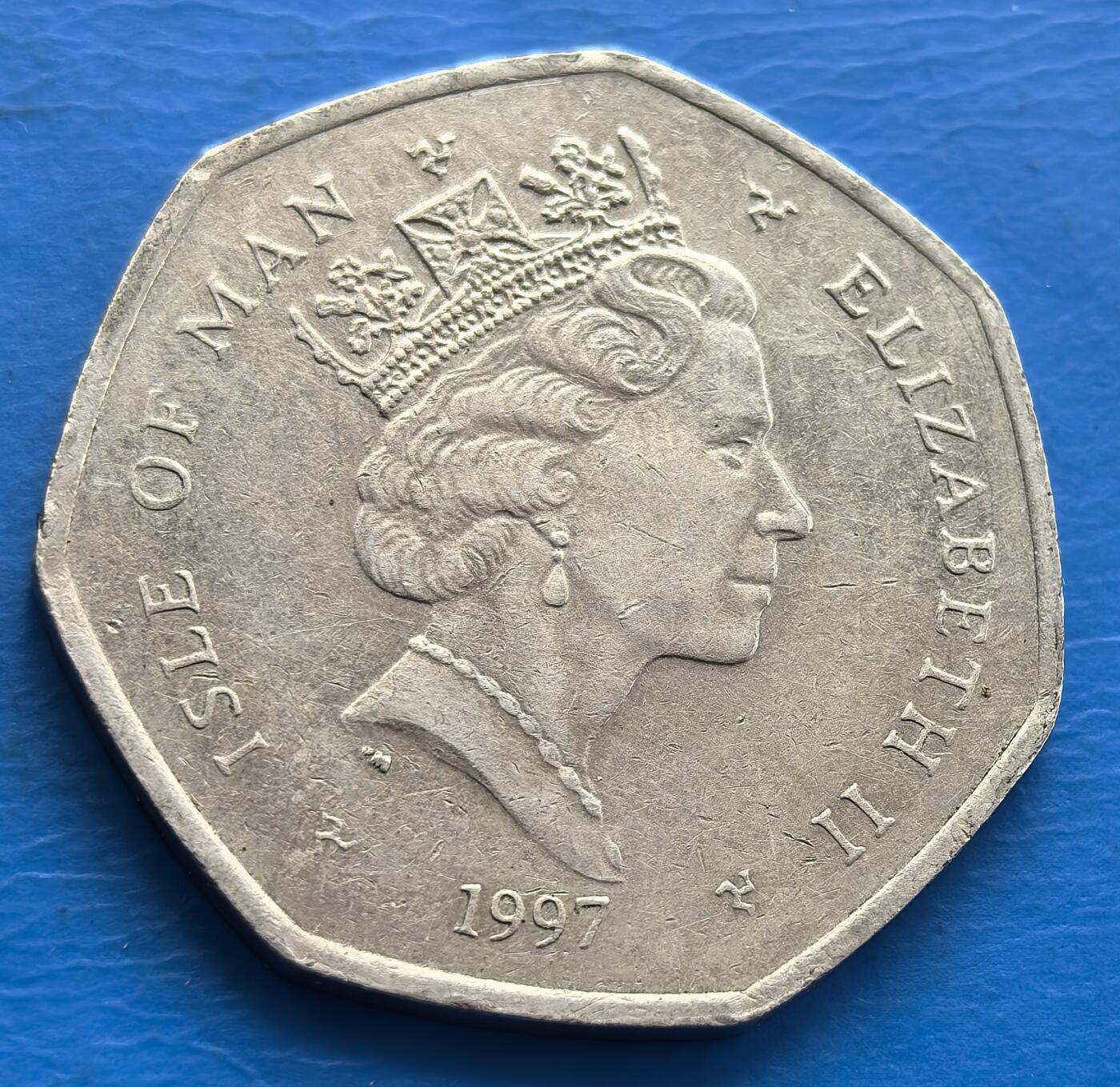 外国优质老铜币银币，周六九点倒数截拍，满百包邮，可寄存半年，喜欢朋友微信扫描二维码可直接参拍 马恩1997年赛车手50便士纪念币