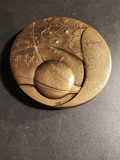 老王徽章第167期 - 法国艺术协会30周年镀金大铜章      高浮雕     “30年艺术、30年建筑”      直径94mm.    重量627.3g