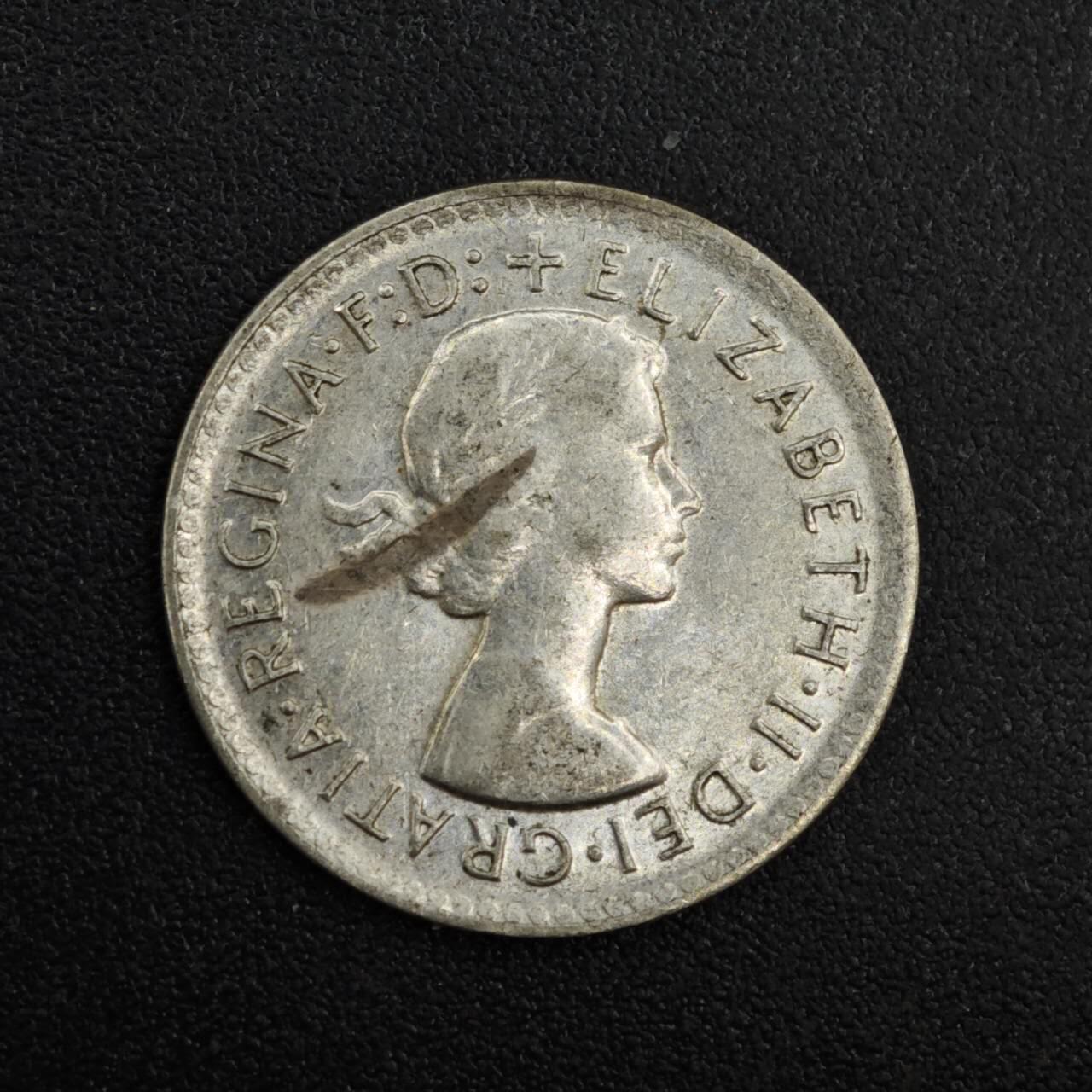 【淘币小摊】实时拍第八百一十四拍   散币场   满百包邮可预留二周 每周一统一发货   澳大利亚1962年伊丽莎白二世3便士银币