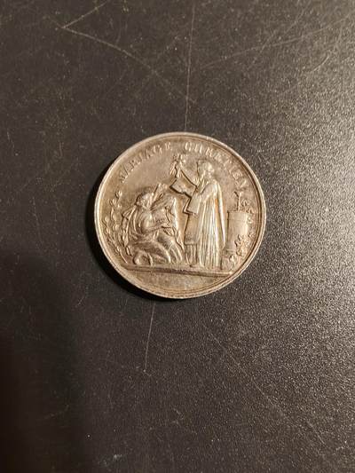 老王徽章第167期 - 法国银婚章    950银蜜蜂边铭    直径23mm.   重量5g