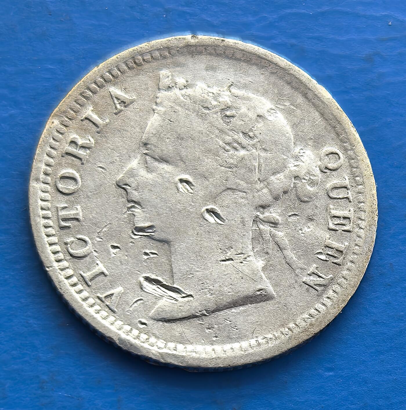 外国优质老铜币银币，周六九点倒数截拍，满百包邮，可寄存半年，喜欢朋友微信扫描二维码可直接参拍 香港1888年五仙银币