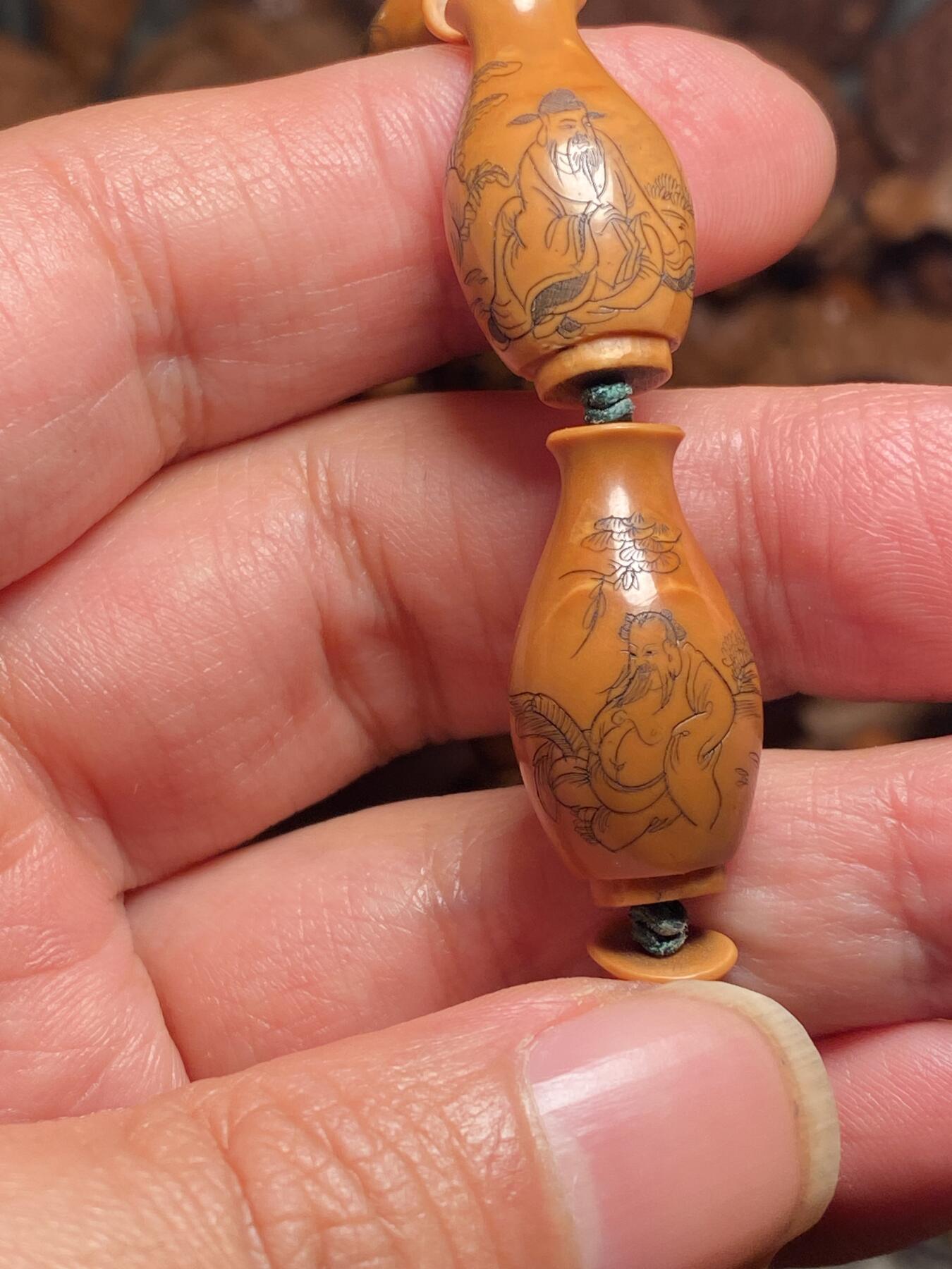 中国非物质文化遗产，苏工核雕 福利苏工核雕，纯手工雕刻，老苏工精品二花四季平安，八仙过海各显神通个性十足，等待有缘人尺寸1。4x2.6喜欢的来