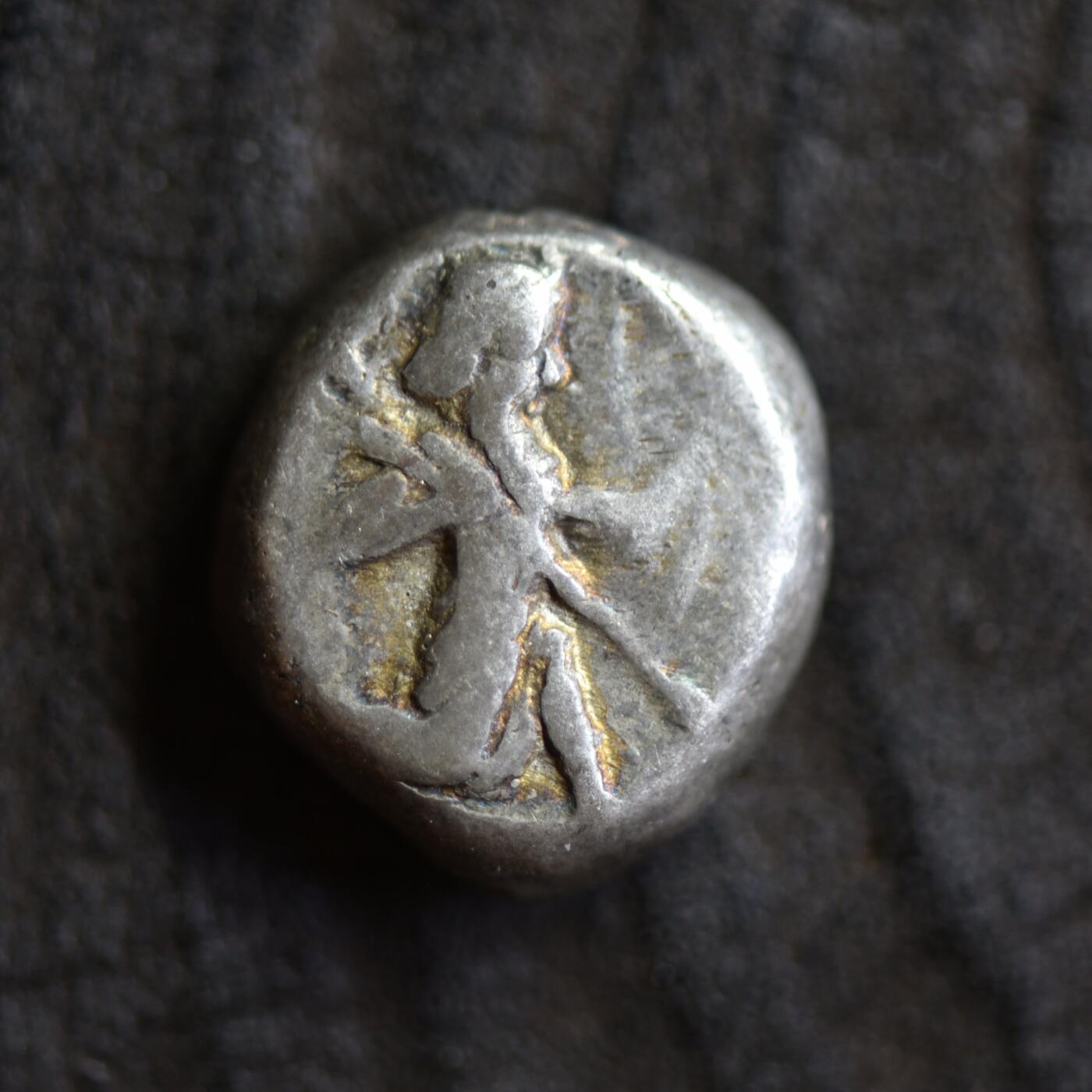 【良泉】【2025年最后一场】12月18日晚19.30点开拍！188组【直播场】西方古代钱币、丝路杂项、印章！ 【淡金色 美品！】公元前5世纪【古波斯】阿契美尼德帝国，西格勒斯银币，5.54克