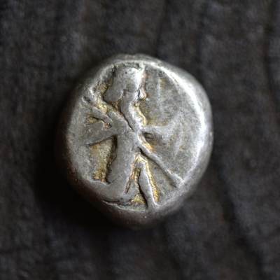 【良泉】【2025年最后一场】12月18日晚19.30点开拍！188组【直播场】西方古代钱币、丝路杂项、印章！ - 【淡金色 美品！】公元前5世纪【古波斯】阿契美尼德帝国，西格勒斯银币，5.54克