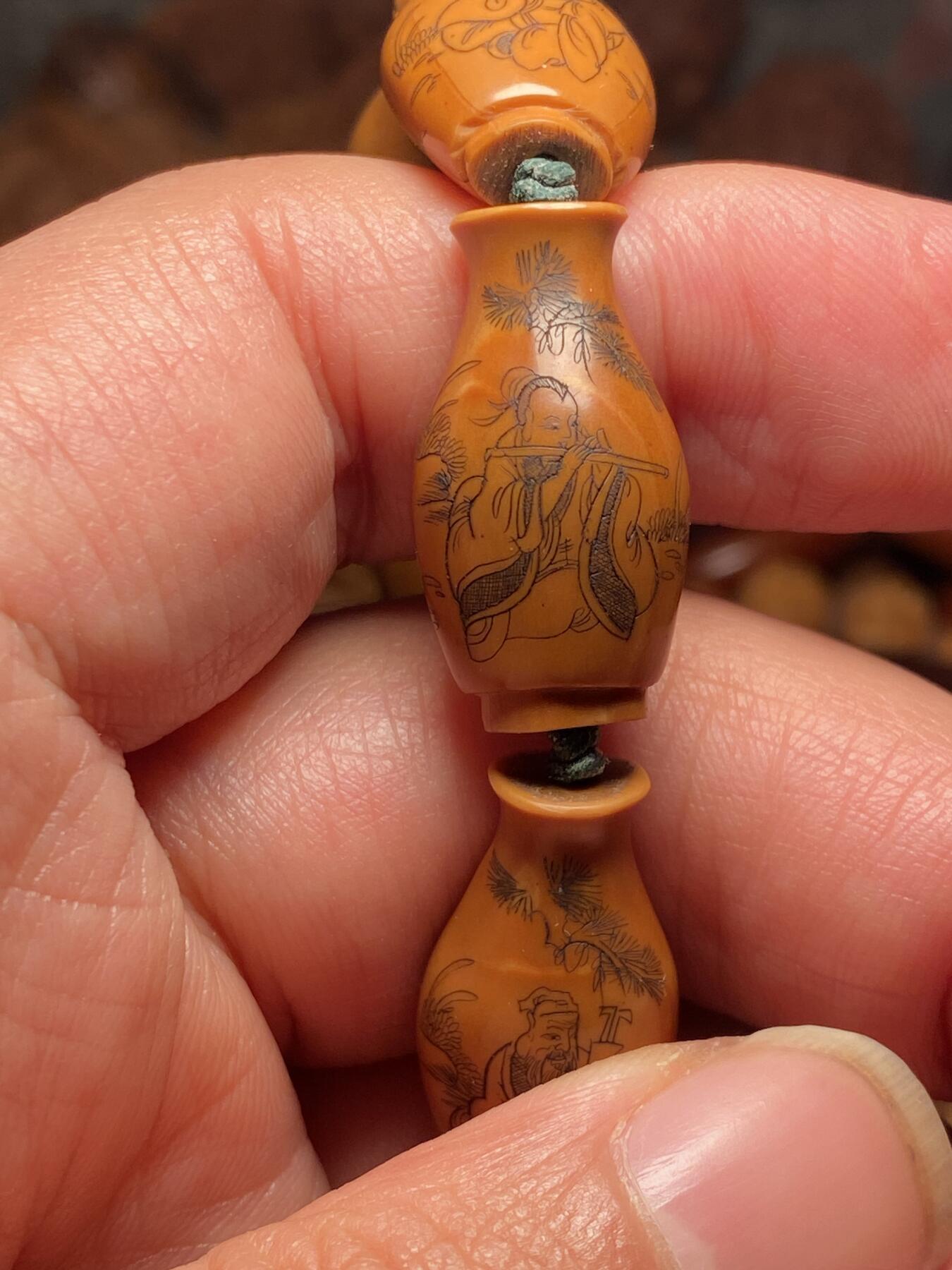 中国非物质文化遗产，苏工核雕 福利苏工核雕，纯手工雕刻，老苏工精品二花四季平安，八仙过海各显神通个性十足，等待有缘人尺寸1。4x2.6喜欢的来