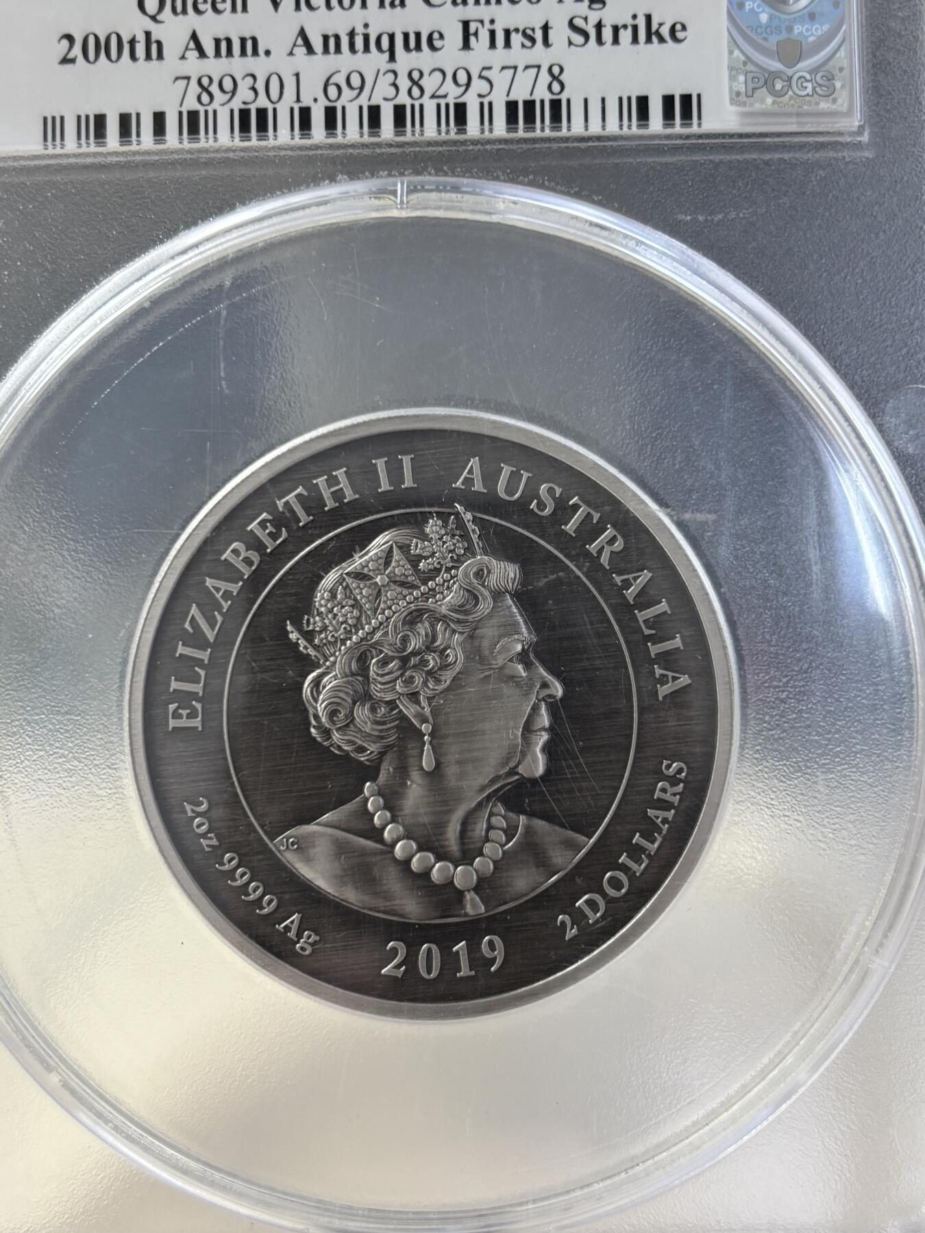 第184期拍卖 澳大利亚2019年维多利亚女王镶嵌银币PCGS-MS69，2盎司，9999银