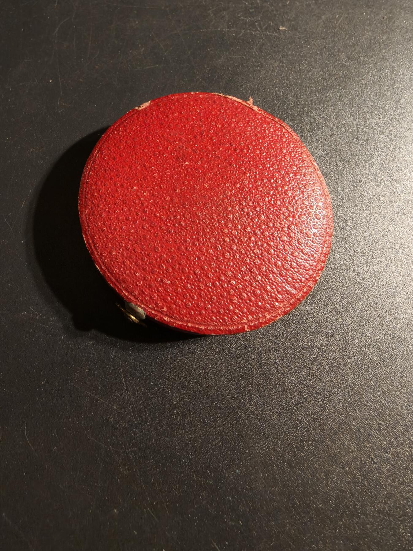 老王徽章第167期 法国银婚章    原盒    大师Dropsy版本     银质少见大尺寸     直径38mm.    重量21g