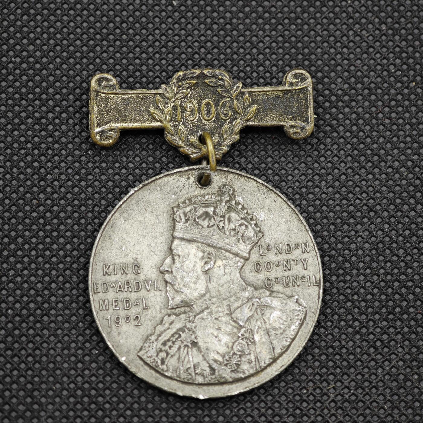 【淘币小摊】限时拍第八百一十六拍  纪念章场  满百包邮可预留两周  周一统一发货   英国1905年爱德华七世年度出勤优异奖章直径39mm