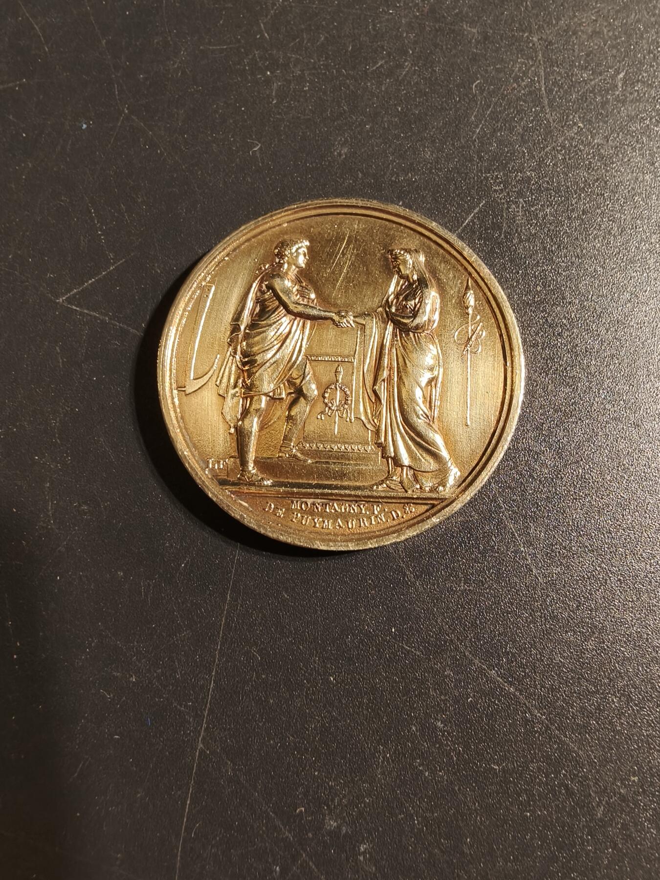老王徽章第167期 法国大尺寸镀金银婚章    原盒    950银镀金    大尺寸直径34mm.   重量18.2g.     带边铭背铭     少见极早期1822年！