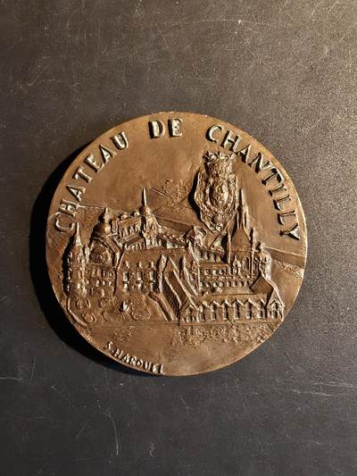 老王徽章第167期 - 法国奥马勒公爵亨利·德·奥尔良于1884 年向法兰西学院捐赠尚蒂伊庄园大铜章       直径68mm.     重量205.9g