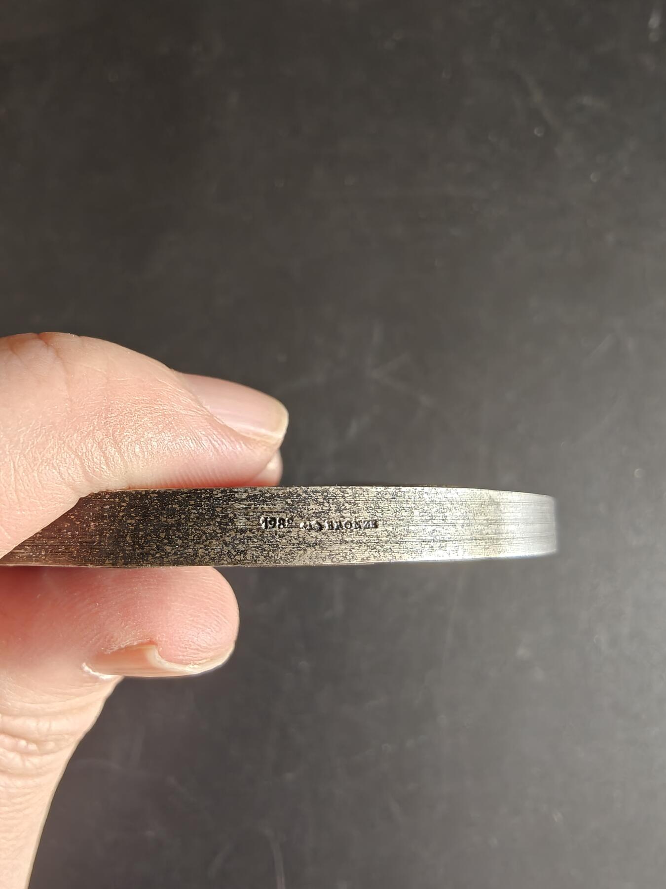 老王徽章第167期 法国道路交通安全委员会镀银大铜章     直径72mm    重量193g