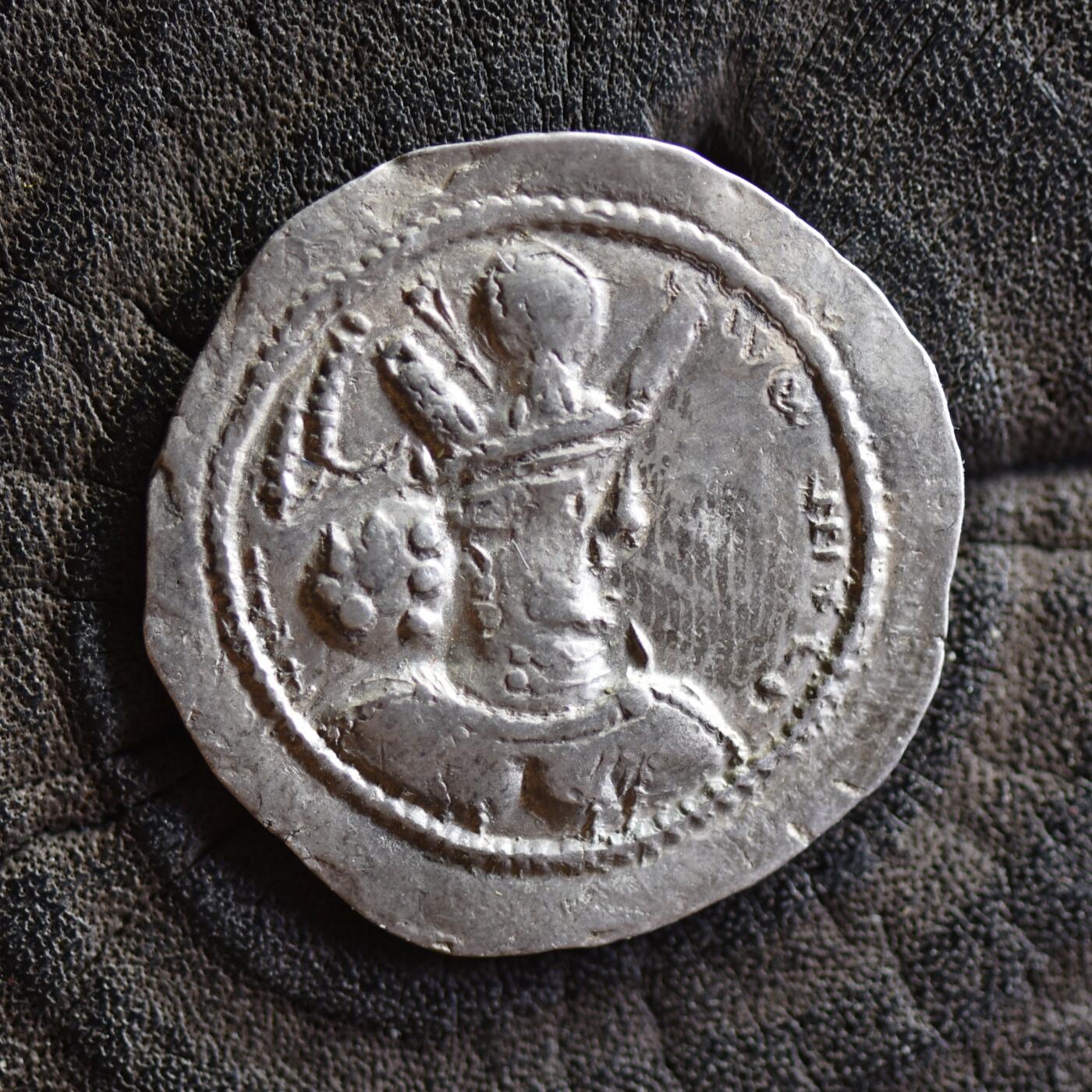 【良泉】【2025年最后一场】12月18日晚19.30点开拍！188组【直播场】西方古代钱币、丝路杂项、印章！ 公元309-379年【萨珊王朝】沙普尔二世，一德拉克马 银币，4.3克