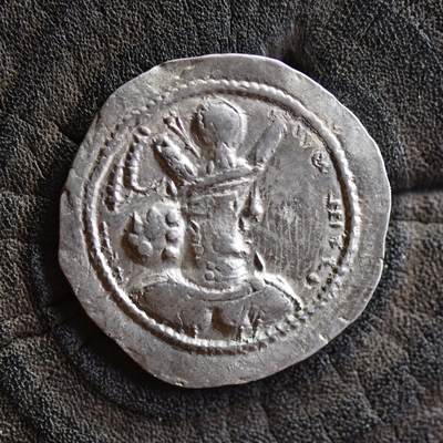 【良泉】【2025年最后一场】12月18日晚19.30点开拍！188组【直播场】西方古代钱币、丝路杂项、印章！ - 公元309-379年【萨珊王朝】沙普尔二世，一德拉克马 银币，4.3克