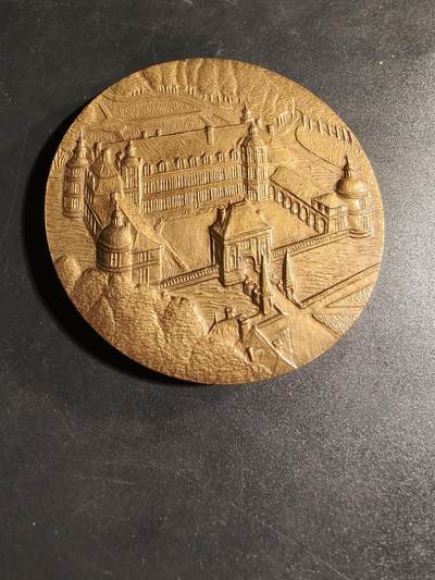 老王徽章第167期 - 法国勃艮第大区坦莱城堡大铜章     直径68mm.    重量168.9g.      坦莱城堡以其文艺复兴时期的建筑风格和壁画而闻名