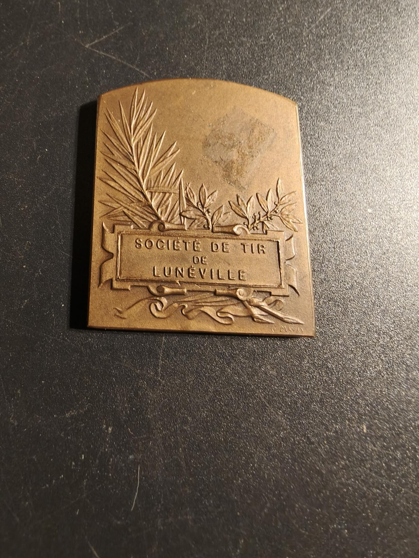 老王徽章第167期 法国吕内维尔射击协会方形大铜章     尺寸39×30mm.    重量28.9g