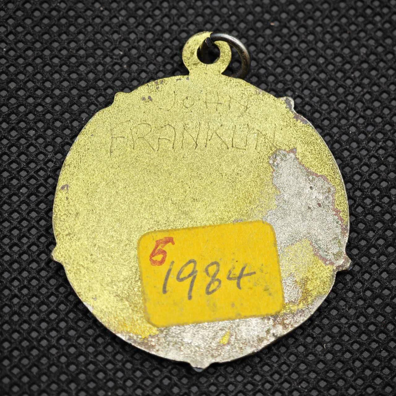 【淘币小摊】限时拍第八百一十六拍  纪念章场  满百包邮可预留两周  周一统一发货   1984年贝德福德半程马拉松完赛奖章直径38mm