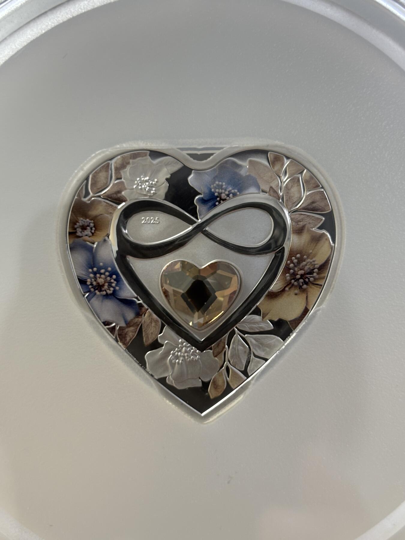 第184期拍卖 库克2025年无限辉煌情人节心形纪念银币PCGC-PR70首，9999银，20克，发行2025枚