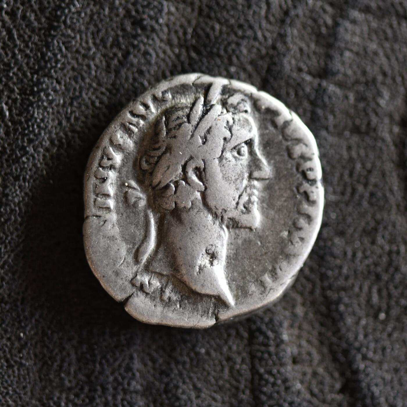 【良泉】【2025年最后一场】12月18日晚19.30点开拍！188组【直播场】西方古代钱币、丝路杂项、印章！ 公元157-158年【古罗马】安东尼·庇护，谷物/丰产女神（Annona）银币，3.02克