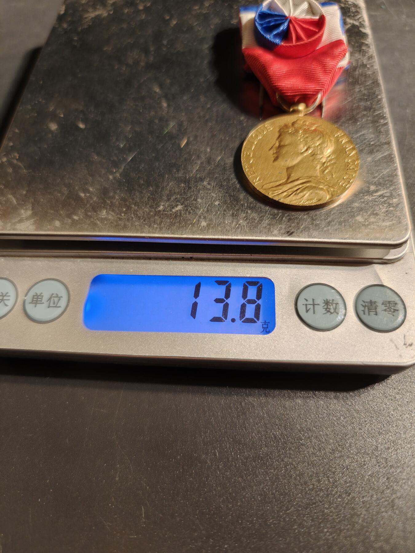 老王徽章第167期 法国金级劳工奖章    950银镀金   13.8g