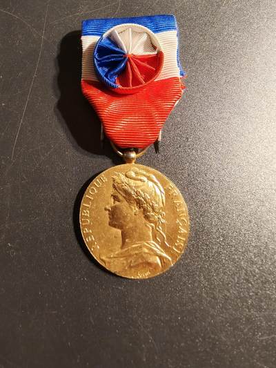 老王徽章第167期 - 法国金级劳工奖章    950银镀金   13.8g