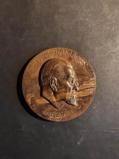 老王徽章第167期 - 法国德卡泽维尔市长保罗·拉马迪耶大铜章     直径66mm.    重量167？6g