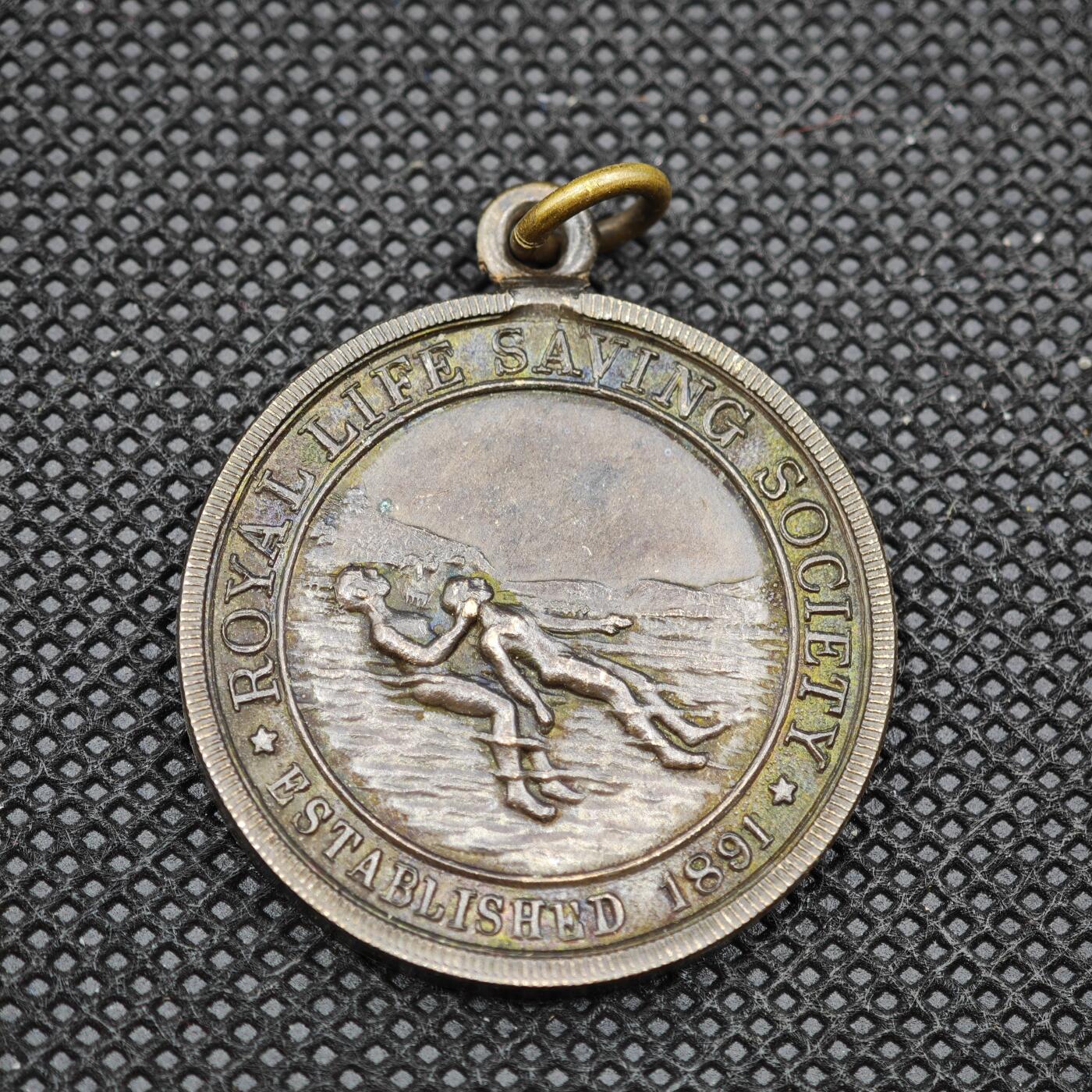 【淘币小摊】限时拍第八百一十六拍  纪念章场  满百包邮可预留两周  周一统一发货    英国社会救援奖章直径33mm