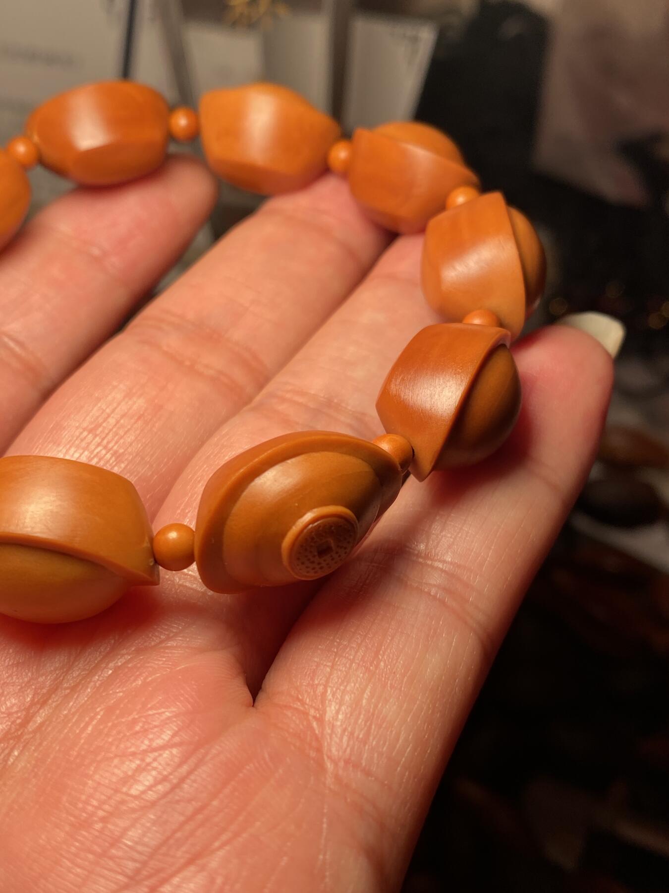 中国非物质文化遗产，苏工核雕 福利苏工核雕，纯手工雕刻，铁核招财进宝，万事如意手串，个性十足，等待有缘人，市场无同款，尺寸1.5x2。0喜欢的来