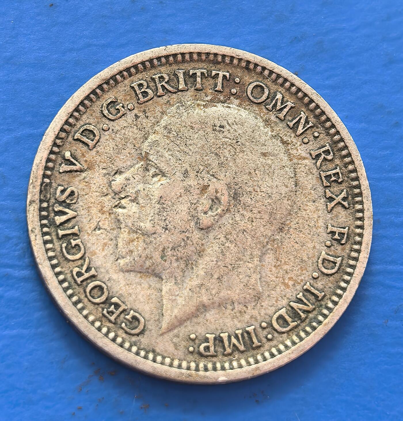 外国优质老铜币银币，周六九点倒数截拍，满百包邮，可寄存半年，喜欢朋友微信扫描二维码可直接参拍 英国1934年3便士银币