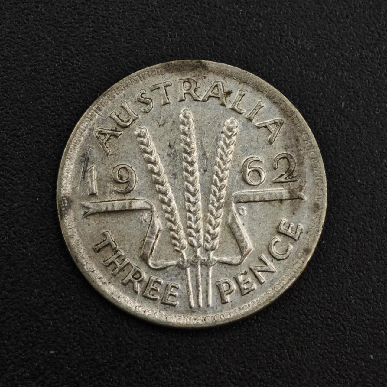 【淘币小摊】实时拍第八百一十四拍   散币场   满百包邮可预留二周 每周一统一发货   澳大利亚1962年伊丽莎白二世3便士银币