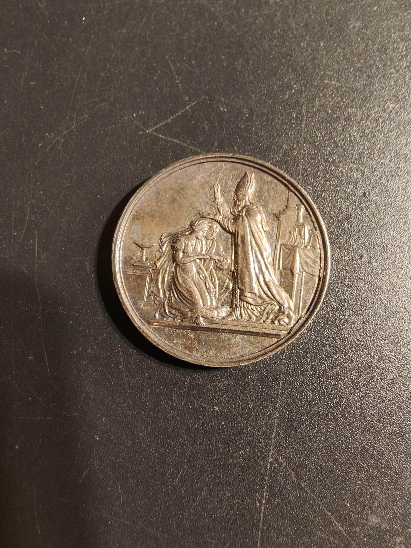 老王徽章第167期 法国银婚章    950银   极早期无边铭    直径27mm.   重量9.2g