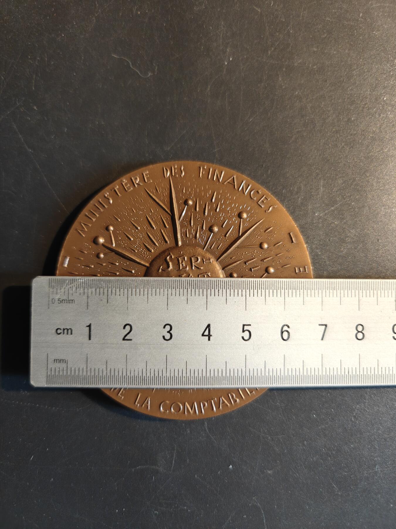 老王徽章第167期 法国财政部公共会计总局成立百年大铜章     直径68mm.    重量140g