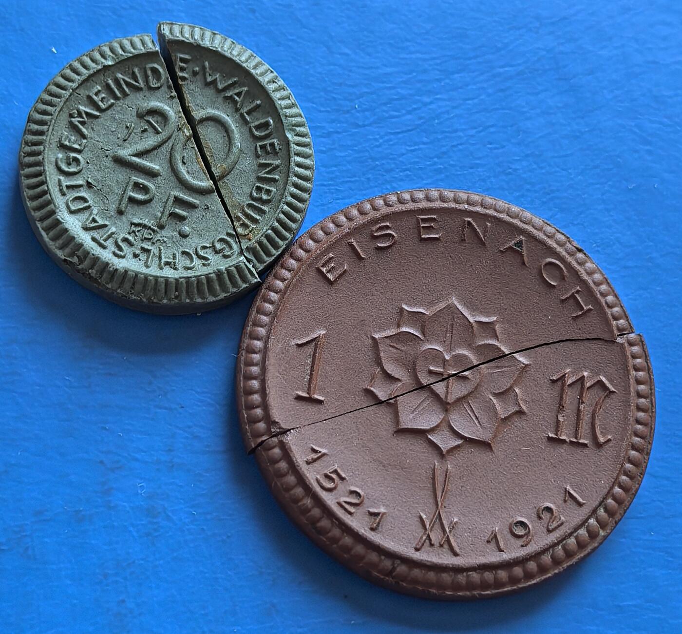 外国优质老铜币银币，周六九点倒数截拍，满百包邮，可寄存半年，喜欢朋友微信扫描二维码可直接参拍 德国1921年陶瓷币2枚，一刀两断