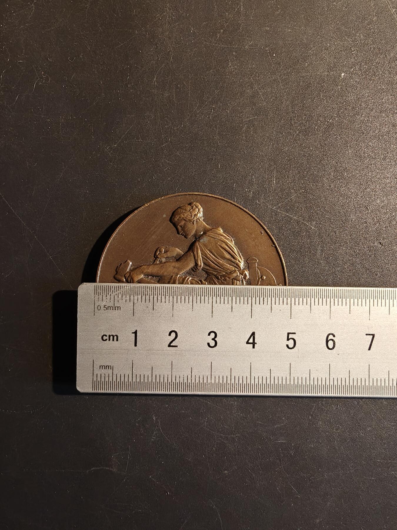 老王徽章第167期 法国印染纺织协会大铜章    直径50mm.    重量63.4g