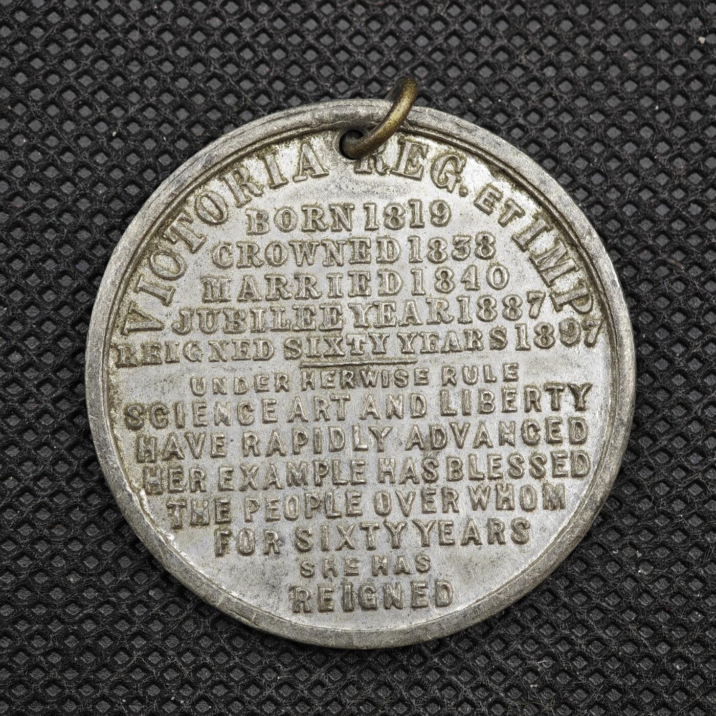 【淘币小摊】限时拍第八百一十六拍  纪念章场  满百包邮可预留两周  周一统一发货   英国1897年维多利亚登基60周年纪念章直径38mm