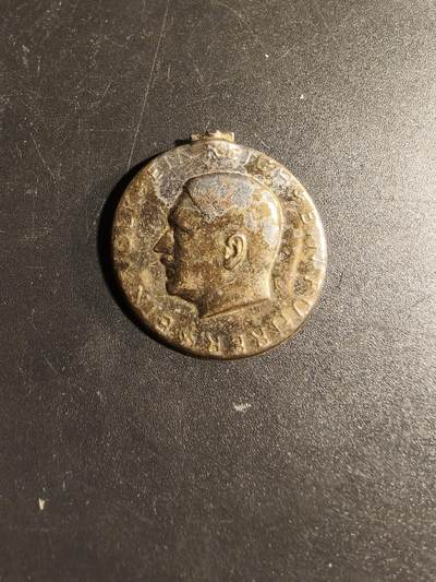 老王徽章第167期 - 德三小胡子（一个民族，一个帝国，一个元首）口号证章