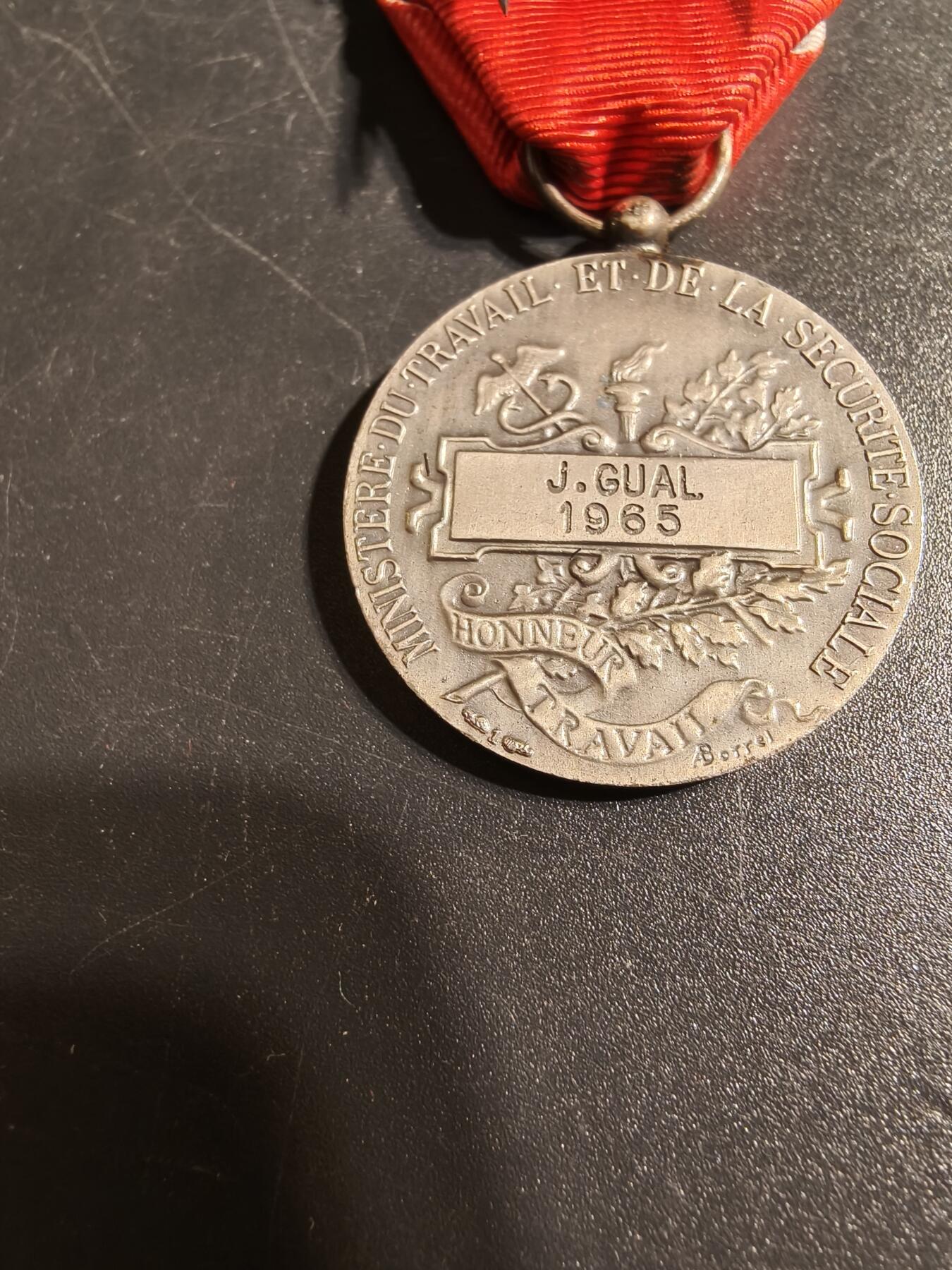 老王徽章第167期 法国银级劳工奖章    950银      12g  