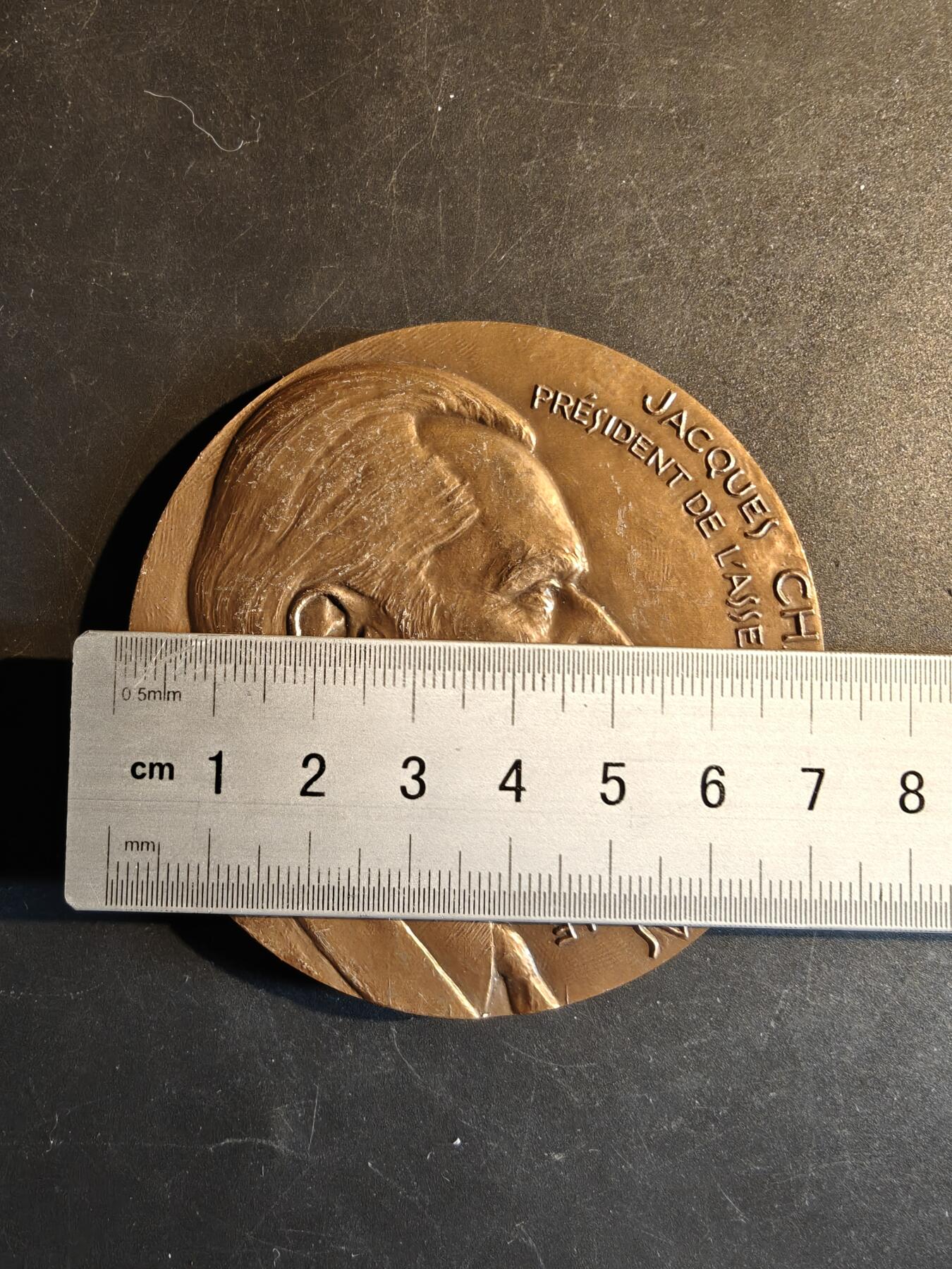 老王徽章第167期 法国国民议会主席雅克·沙邦-戴尔马大铜章     直径72mm.    重量175.7g