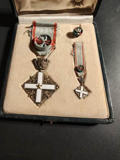 老王徽章第167期 - 意大利军官级共和国功勋勋章   银质镀金珐琅    原盒带略和迷你章   大全套