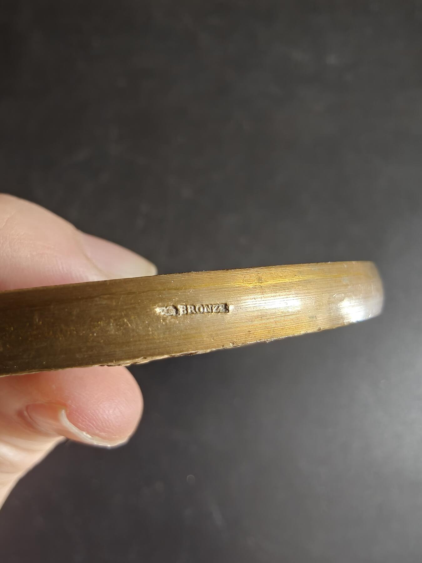 老王徽章第167期 法国1966年年历大铜章    直径94mm    重量347.5g