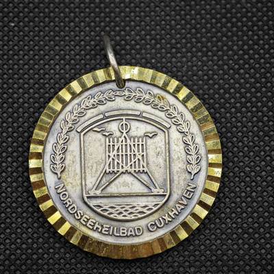 【淘币小摊】限时拍第八百一十六拍  纪念章场  满百包邮可预留两周  周一统一发货  -  德国库克斯港北海疗养浴场纪念章直径42mm