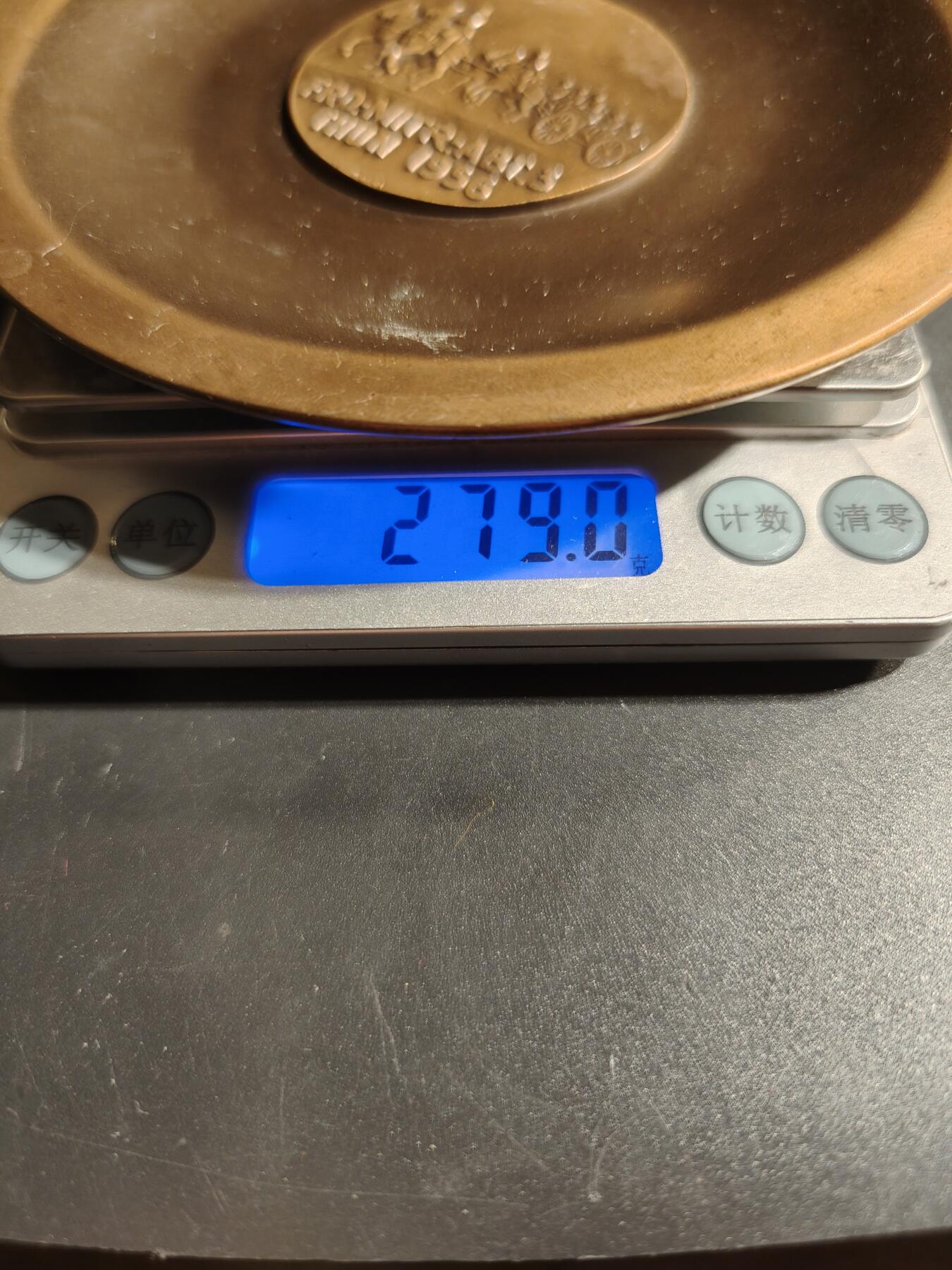 老王徽章第167期 瑞士图恩1956马拉火炮竞赛铜章    镶嵌在碗底座     直径13cm.    重量279g