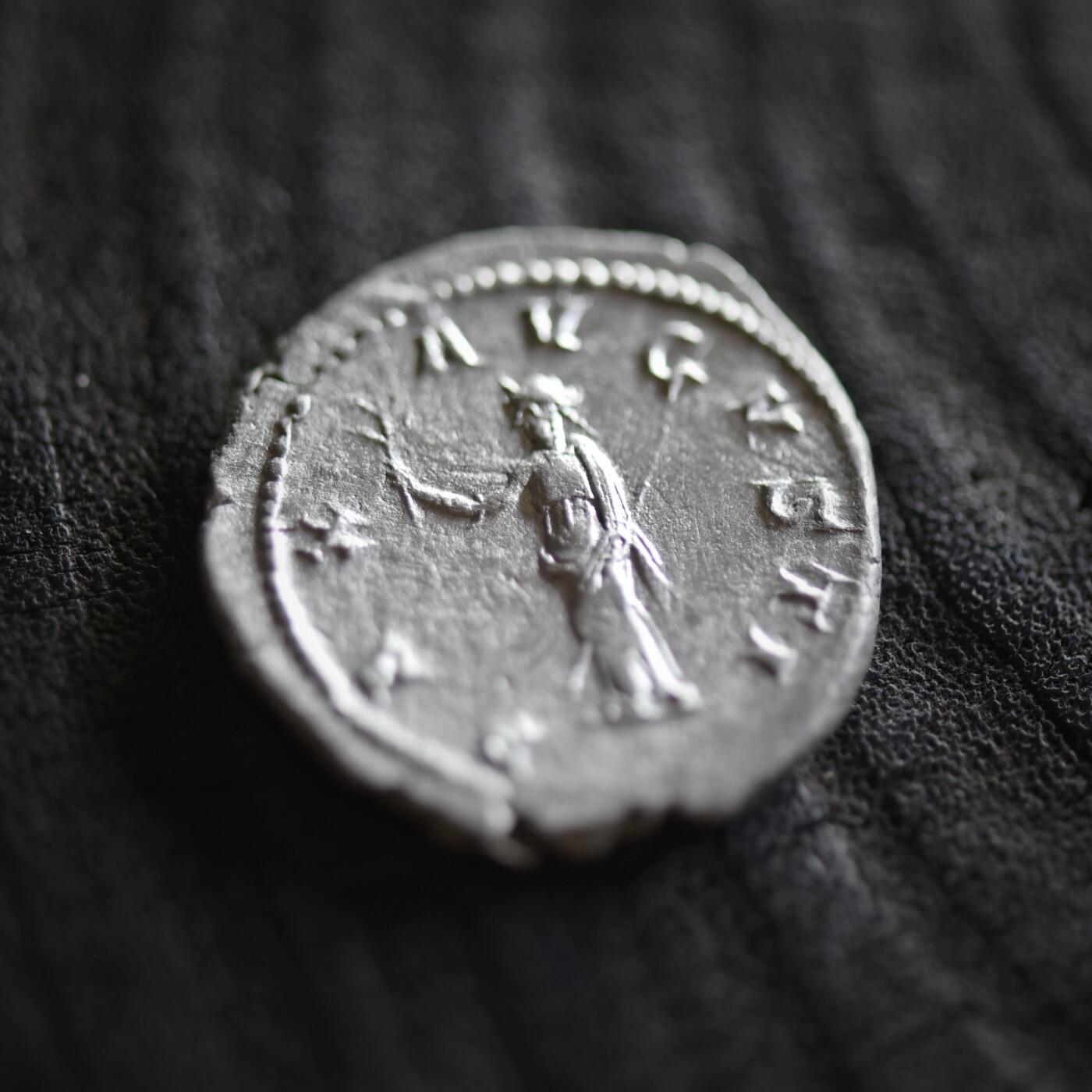 【良泉】【2025年最后一场】12月18日晚19.30点开拍！188组【直播场】西方古代钱币、丝路杂项、印章！ 公元238-239年【古罗马】戈尔迪安三世，背和平女神，铭文PAX AVGVSTI（和平的奥古斯都）安敦尼银币，3.02克