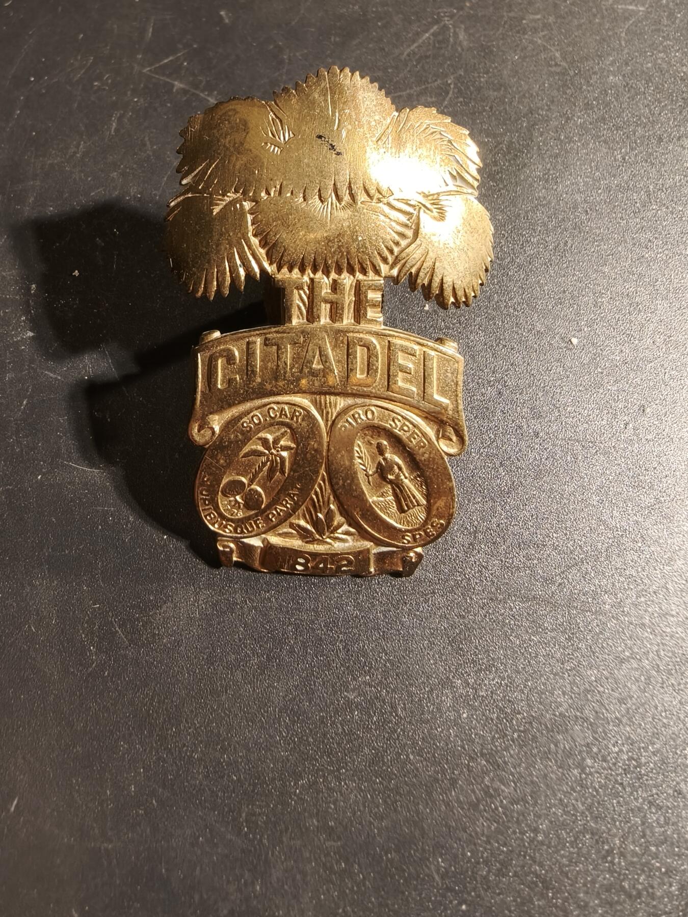 老王徽章第167期 美国南卡罗来纳军校大檐帽帽徽