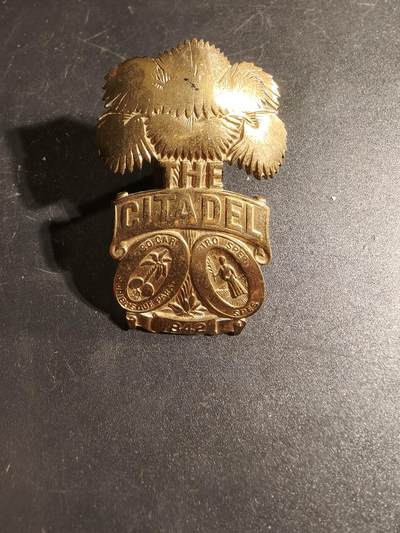 老王徽章第167期 - 美国南卡罗来纳军校大檐帽帽徽