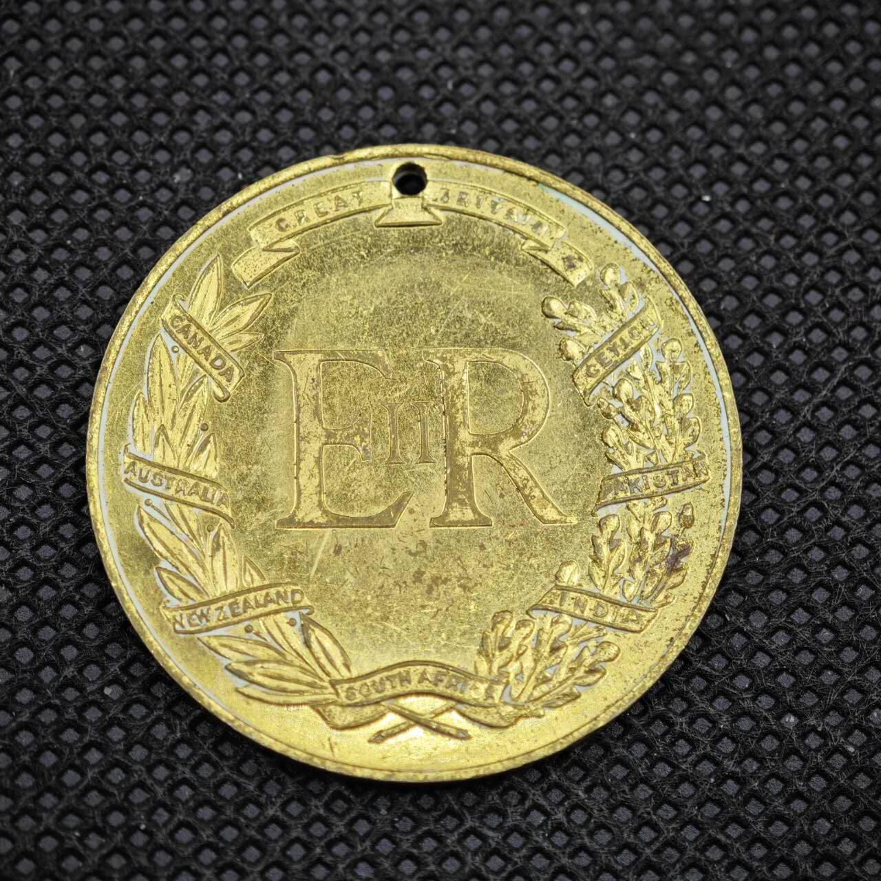 【淘币小摊】限时拍第八百一十六拍  纪念章场  满百包邮可预留两周  周一统一发货   英国1953年女王加冕纪念章直径35mm